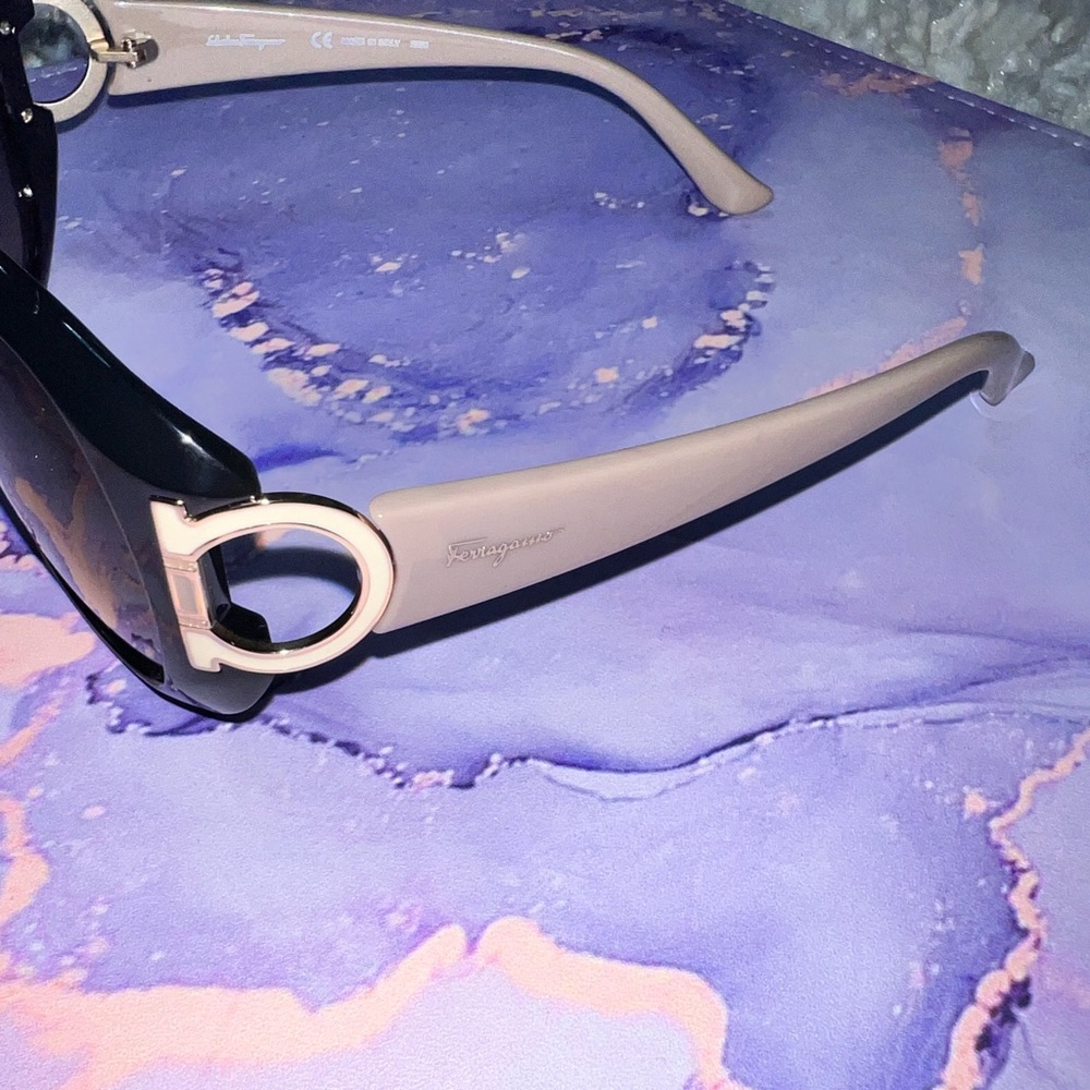 Salvatore Ferragamo Black Oval Sunglasses - Picture 4 of 10